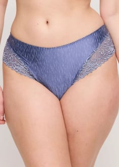 String Luxueux Prima Donna