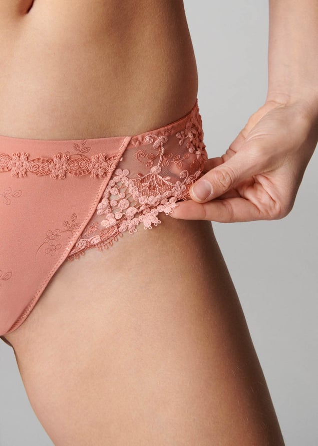 Tanga Simone Prle