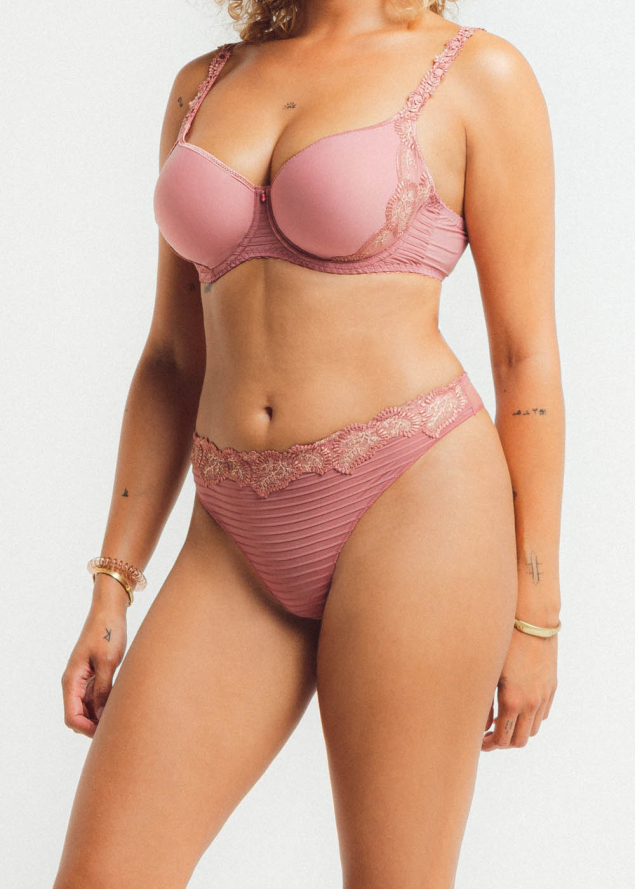 String Louisa Bracq
