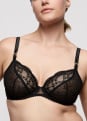 Soutien-gorge d�collet� plongeant 