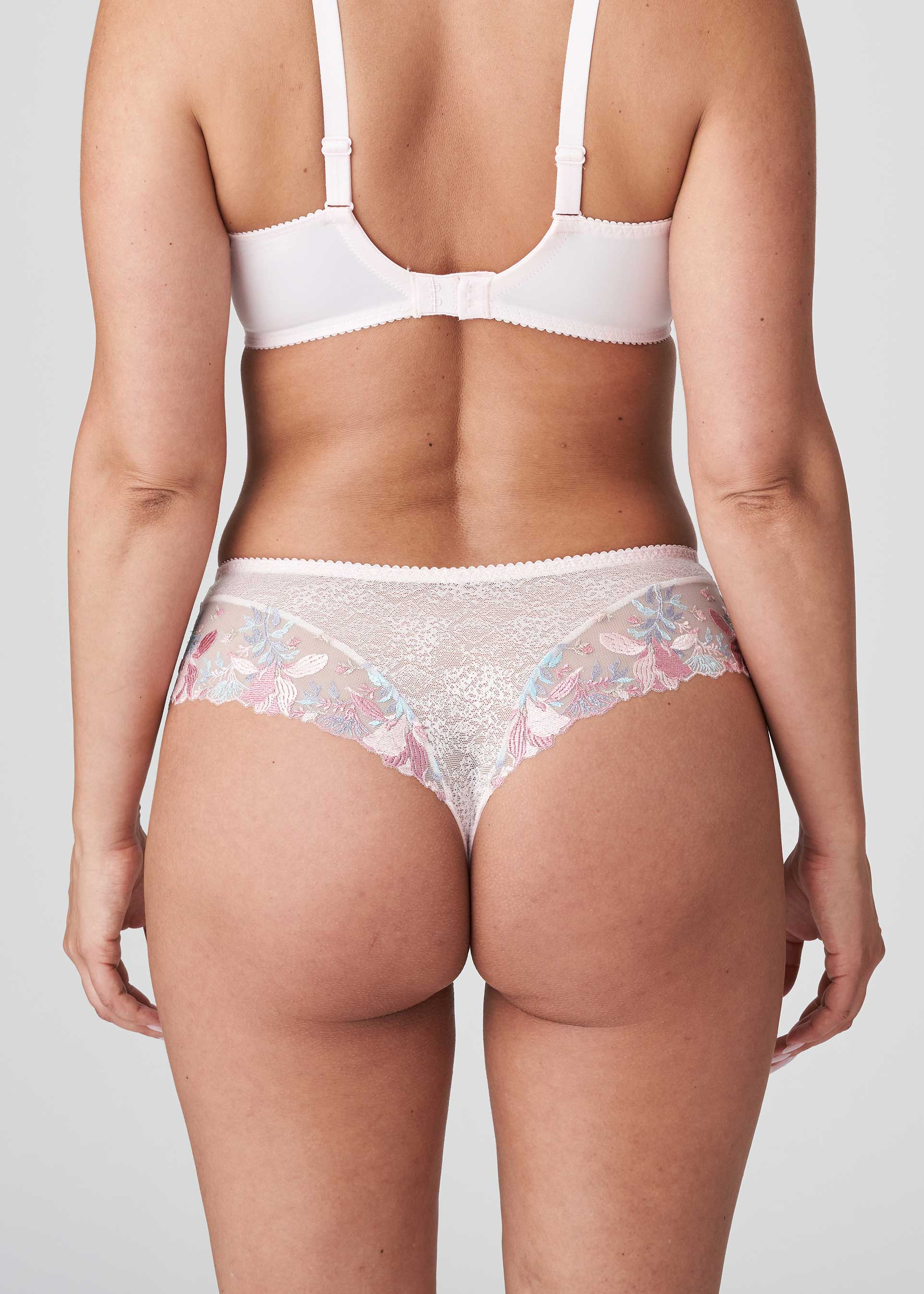 String Luxueux Prima Donna Pastel Pink